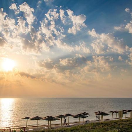 Hotel Bourbon Vama Veche Bagian luar foto