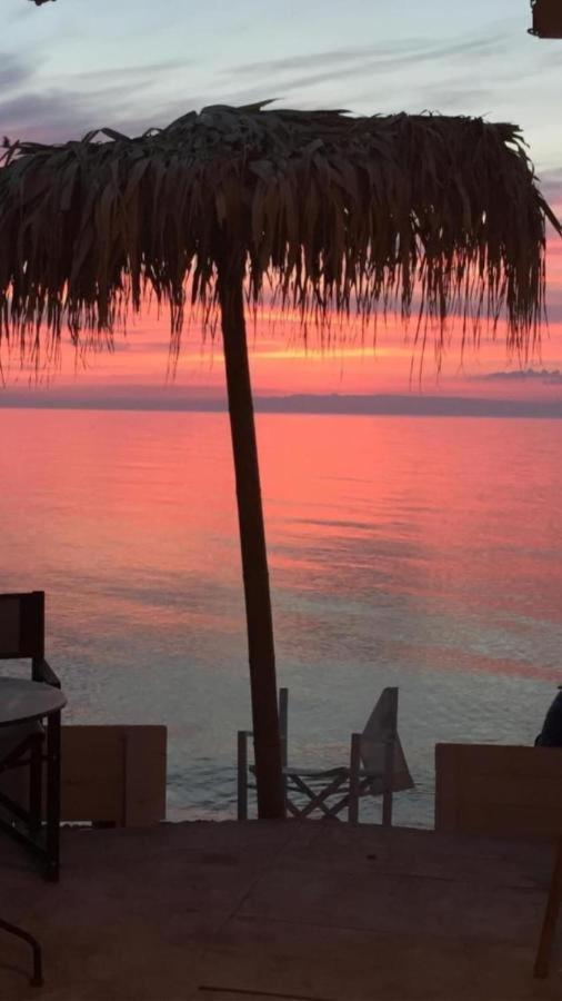 Hotel Bourbon Vama Veche Bagian luar foto