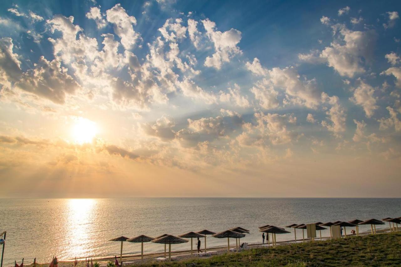 Hotel Bourbon Vama Veche Bagian luar foto
