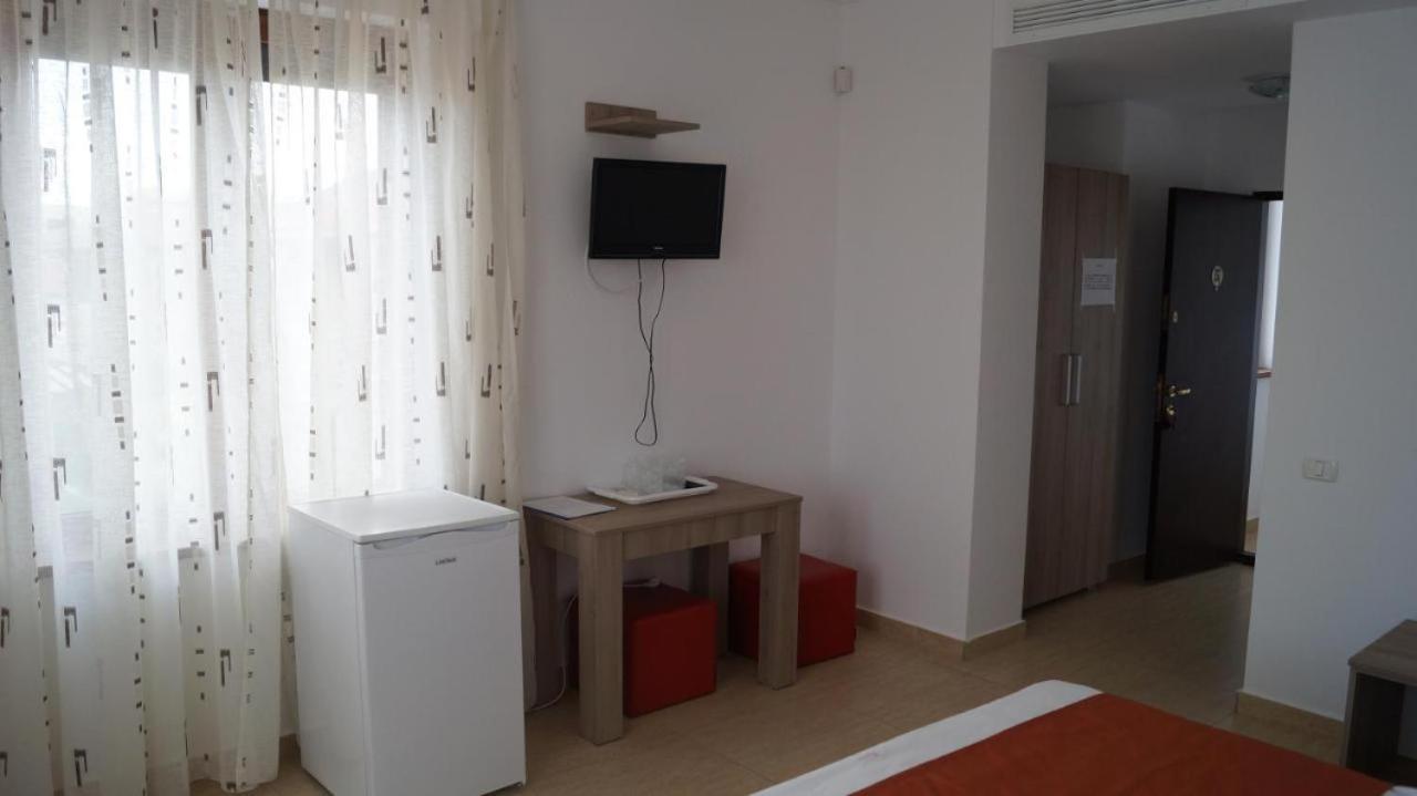 Hotel Bourbon Vama Veche Bagian luar foto