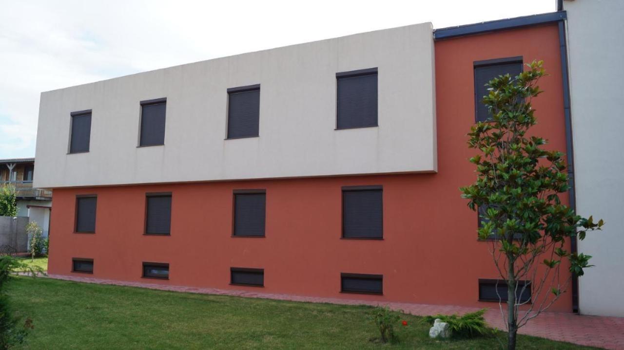 Hotel Bourbon Vama Veche Bagian luar foto