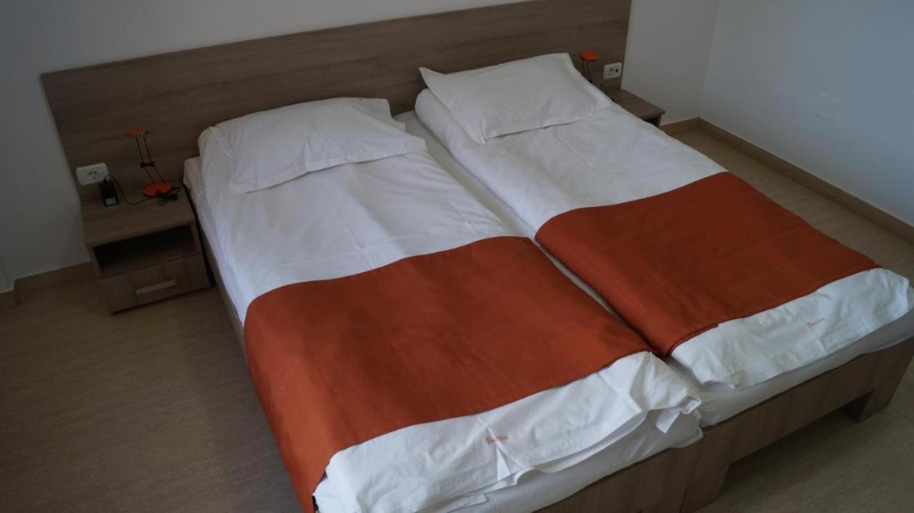 Hotel Bourbon Vama Veche Bagian luar foto